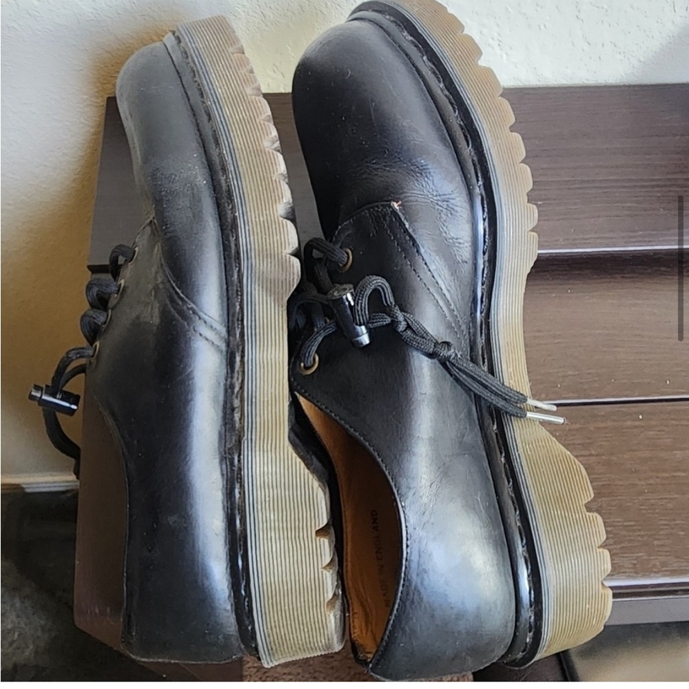 Vintage 90s Made in England Dr. Martens black lace up shoes men's 9 women's 11!